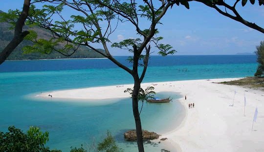 Satun Province Travel Guide – Thailand’s Quiet Southern Paradise of Islands, Caves & National Parks